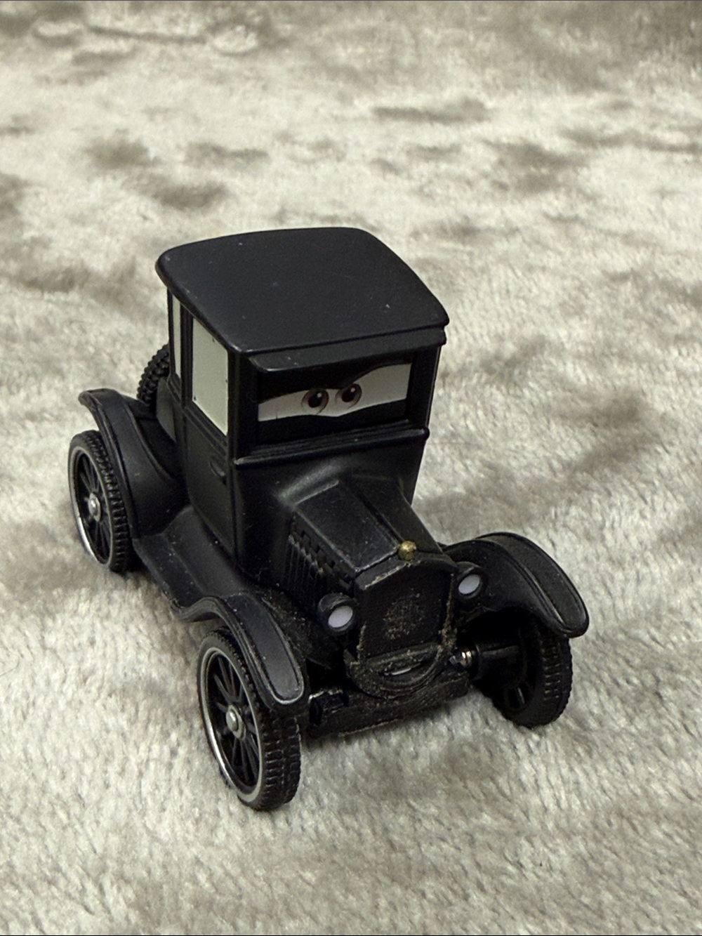🏎️ Disney Pixar Cars Lizzy Ford Model T Diecast Car Black, 1:55 Scale